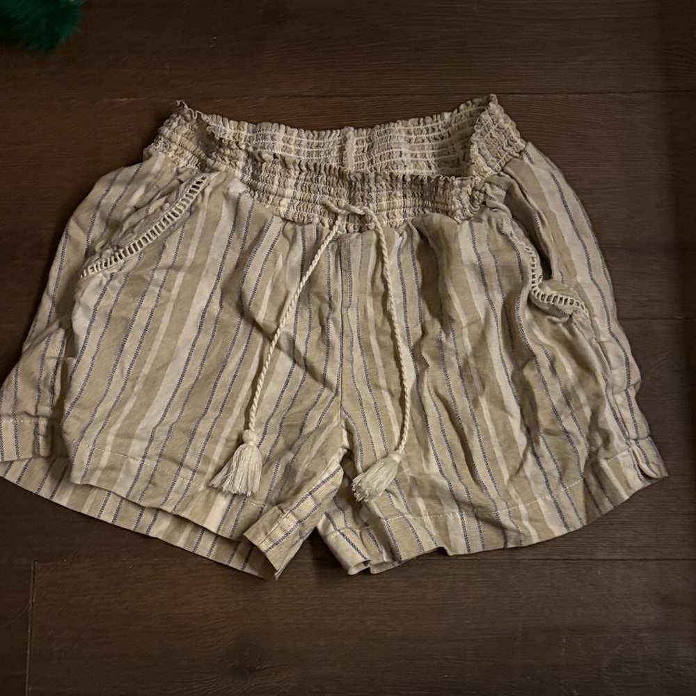 Briggs New York High Waist Striped Beige Shorts